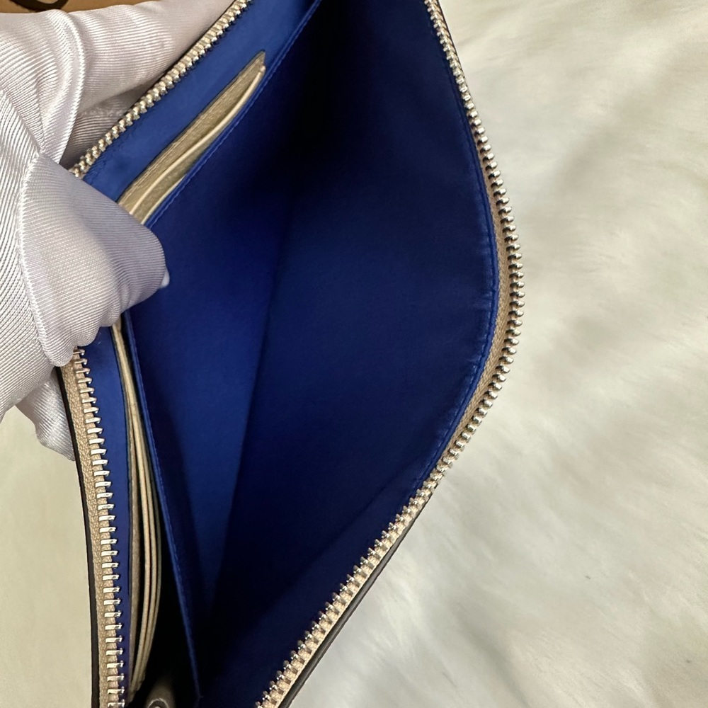 Auth off the Grid Clutch Like new - Picture 15 of 15